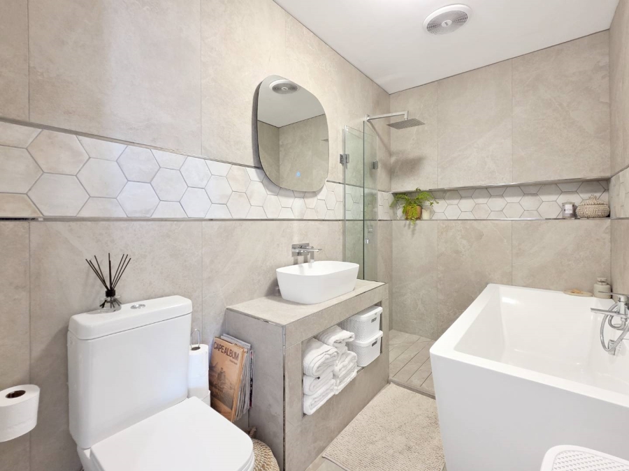 2 Bedroom Property for Sale in Sea Point Western Cape
